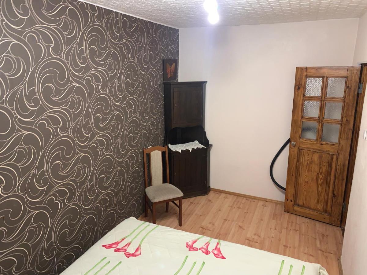 Riia 10, 2-Bedroom Apartment - 2 Big Beds 1 Extra Bed-Parking Free Tartu Exterior photo