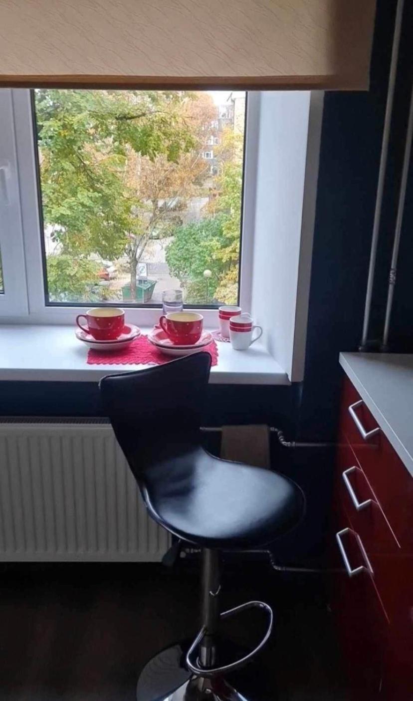 Riia 10, 2-Bedroom Apartment - 2 Big Beds 1 Extra Bed-Parking Free Tartu Exterior photo